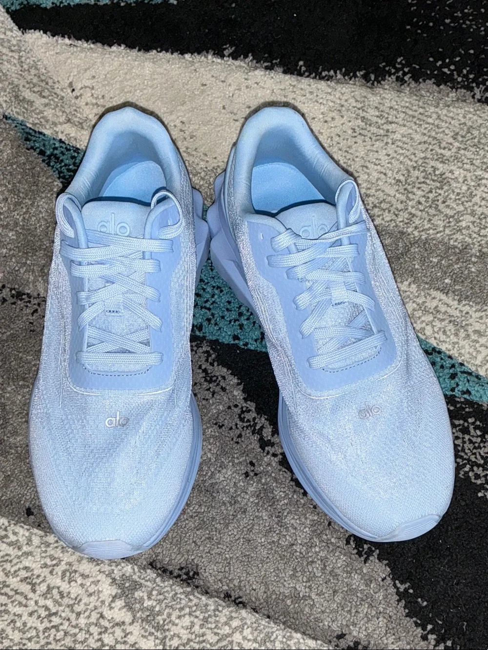 ALO Yoga Runner Limited Crystal Clear Blue Sneakers 10.5